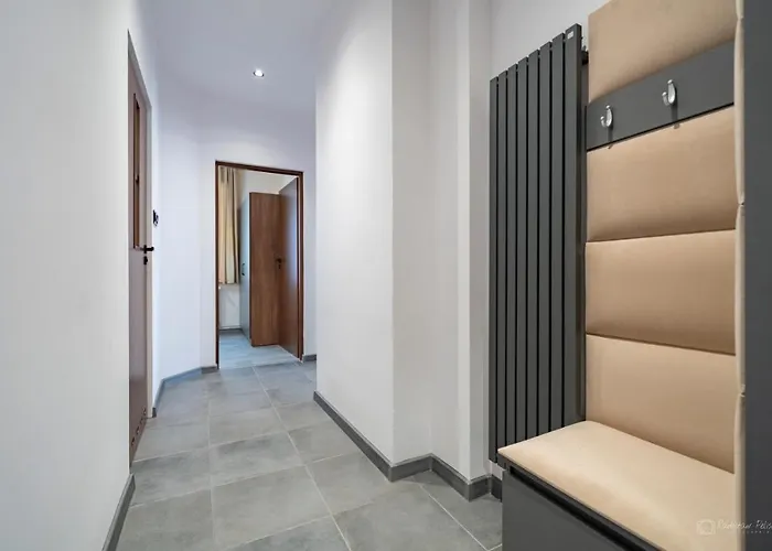 Zola * שצ'קלארסקה פוראובה